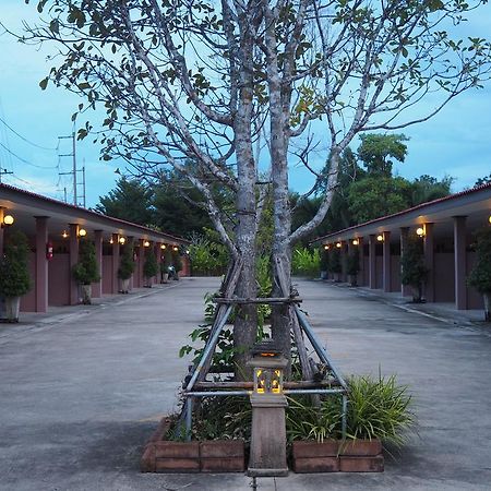 Rimmueng Resort Phanom Sarakham Exterior foto