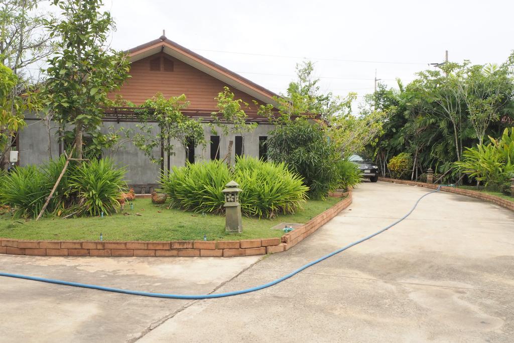 Rimmueng Resort Phanom Sarakham Exterior foto